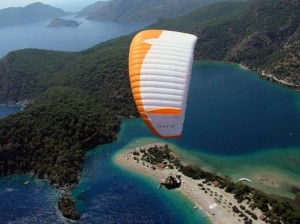corfu-hotel-paragliding-on-the-sea